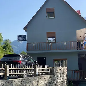 Kroni I Micanit Guest house