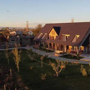 Hotel Lahuta E Vjeter Agroturizem, Lac